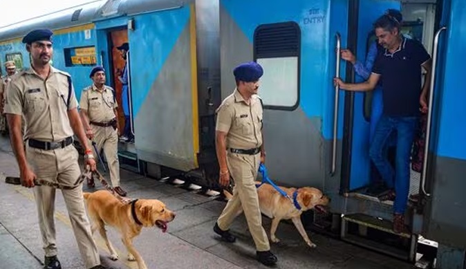 ভারতীয় ট্রেনে যাত্রীপিছু ৫৫ শতাংশ ছাড় দেওয়া হচ্ছে